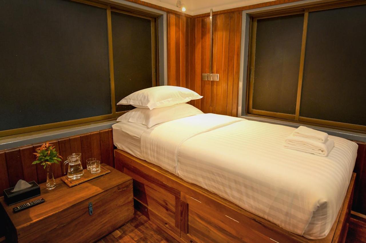 Ned Kelly Hotel & Irish Pub Mandalay Exterior foto